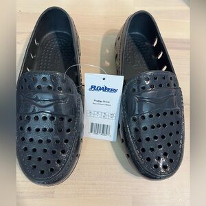 NWT Kids Floafers Size 2 Black